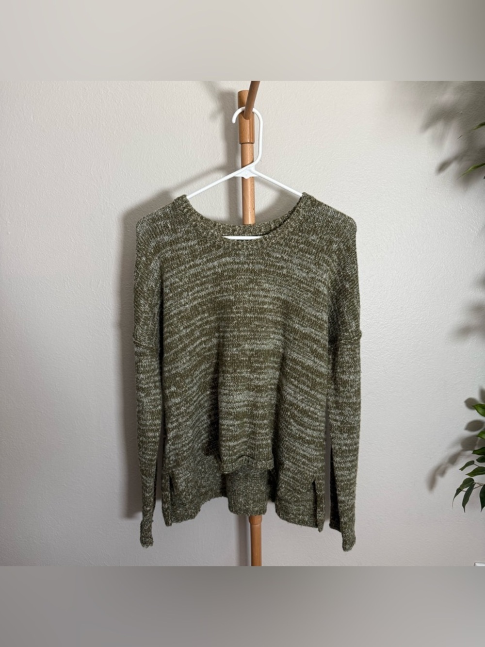 BDG Olive Green Relaxed Fit Light Sweater Women’s Size Small - Picture 2 of 8